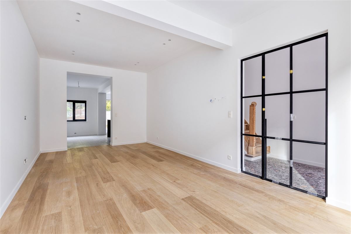 Prachtig gerenoveerd huis met tuin en 4 slaapkamers centrum Mortsel