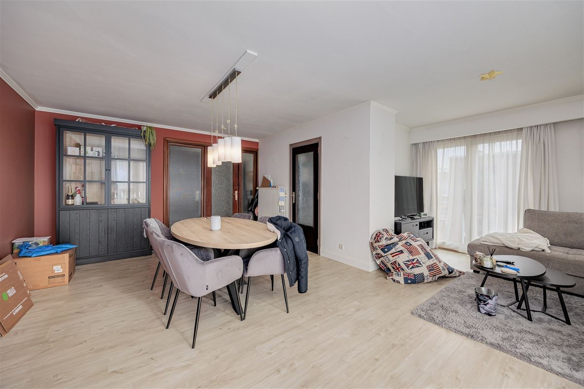 Vergund betonnen opbrengsteigendom met 3 appartementen + garagebox