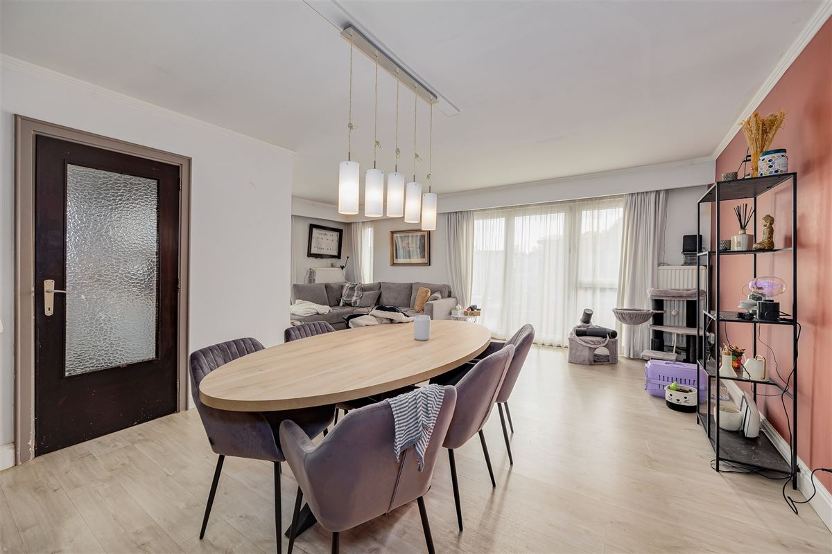 Vergund betonnen opbrengsteigendom met 3 appartementen + garagebox