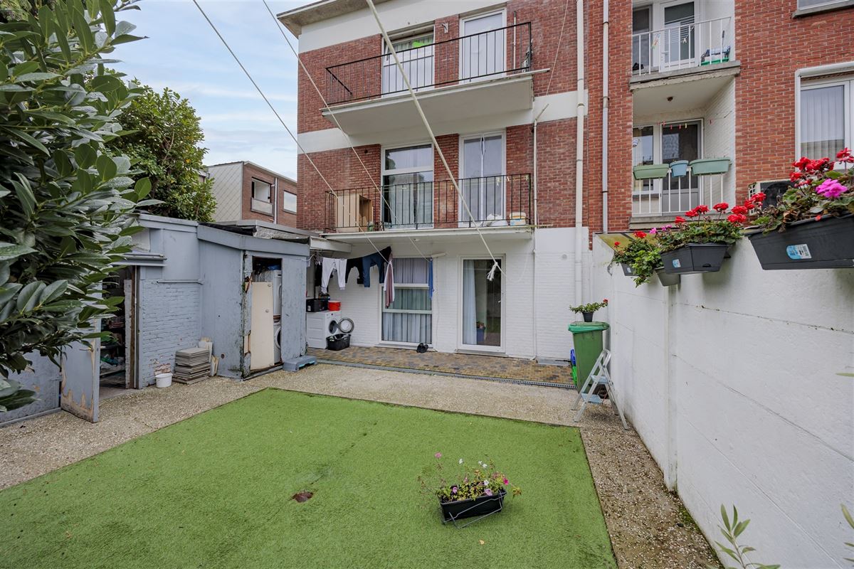 Vergund betonnen opbrengsteigendom met 3 appartementen + garagebox