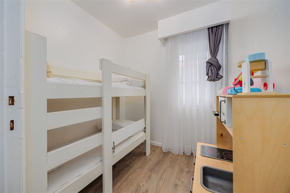 Vergund betonnen opbrengsteigendom met 3 appartementen + garagebox