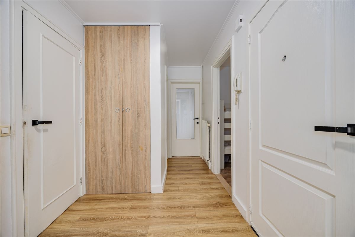 Vergund betonnen opbrengsteigendom met 3 appartementen + garagebox