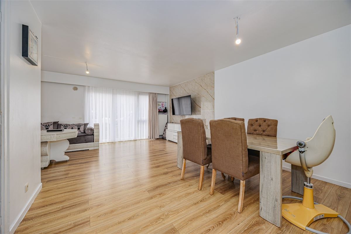 Vergund betonnen opbrengsteigendom met 3 appartementen + garagebox