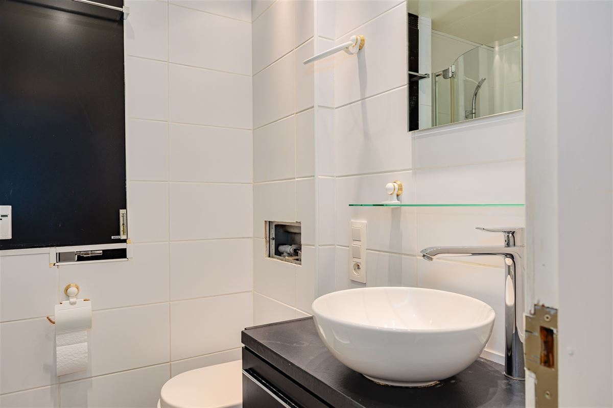 Zeer licht instapklaar appt met 3 slaapkamers en terras