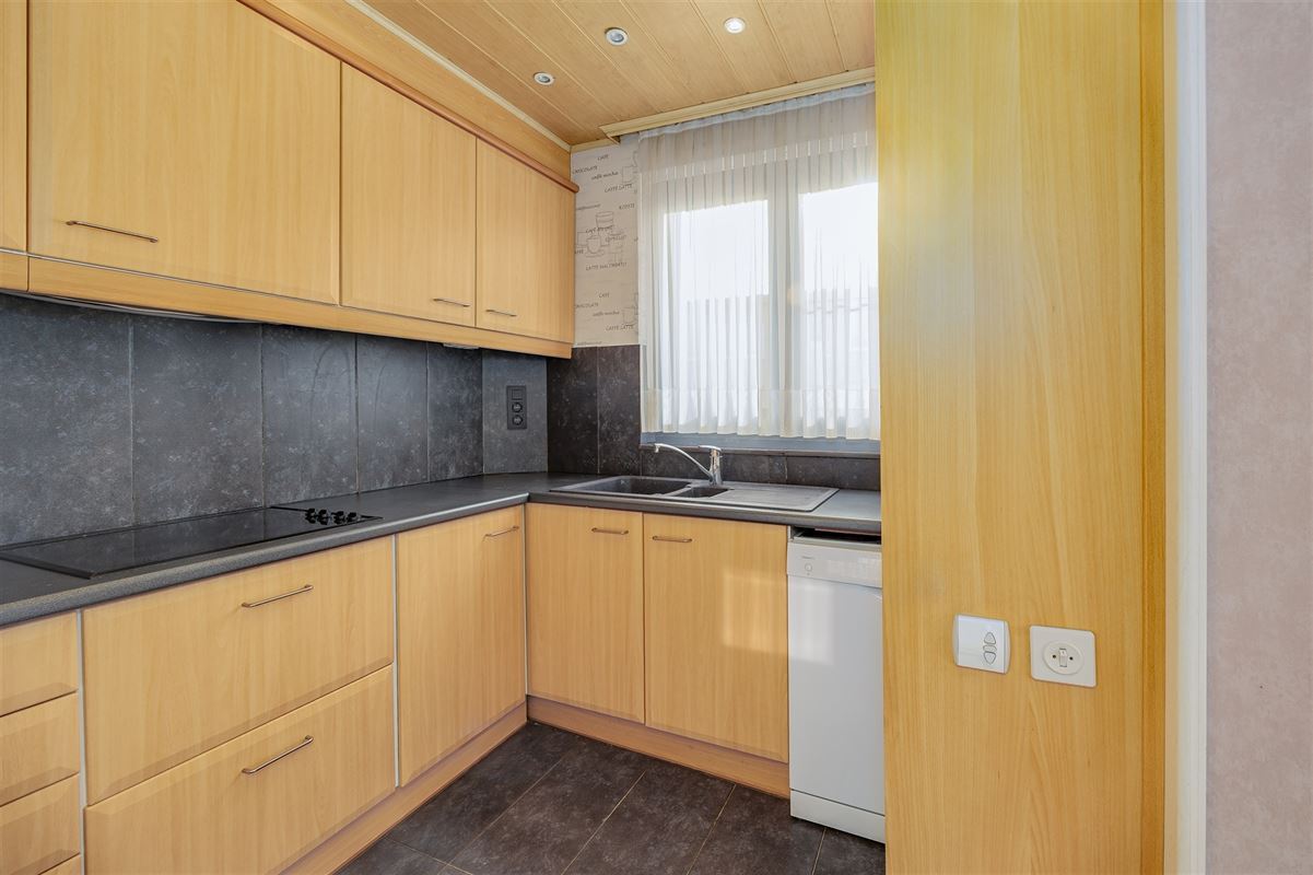 Zeer licht instapklaar appt met 3 slaapkamers en terras