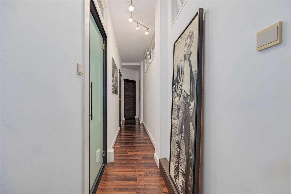 Perfect instapklaar appt met 2 slk + 2 badk vlakbij het Station