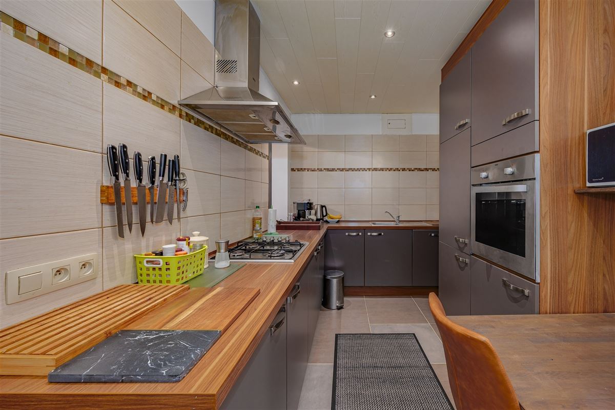 Perfect instapklaar appt met 2 slk + 2 badk vlakbij het Station