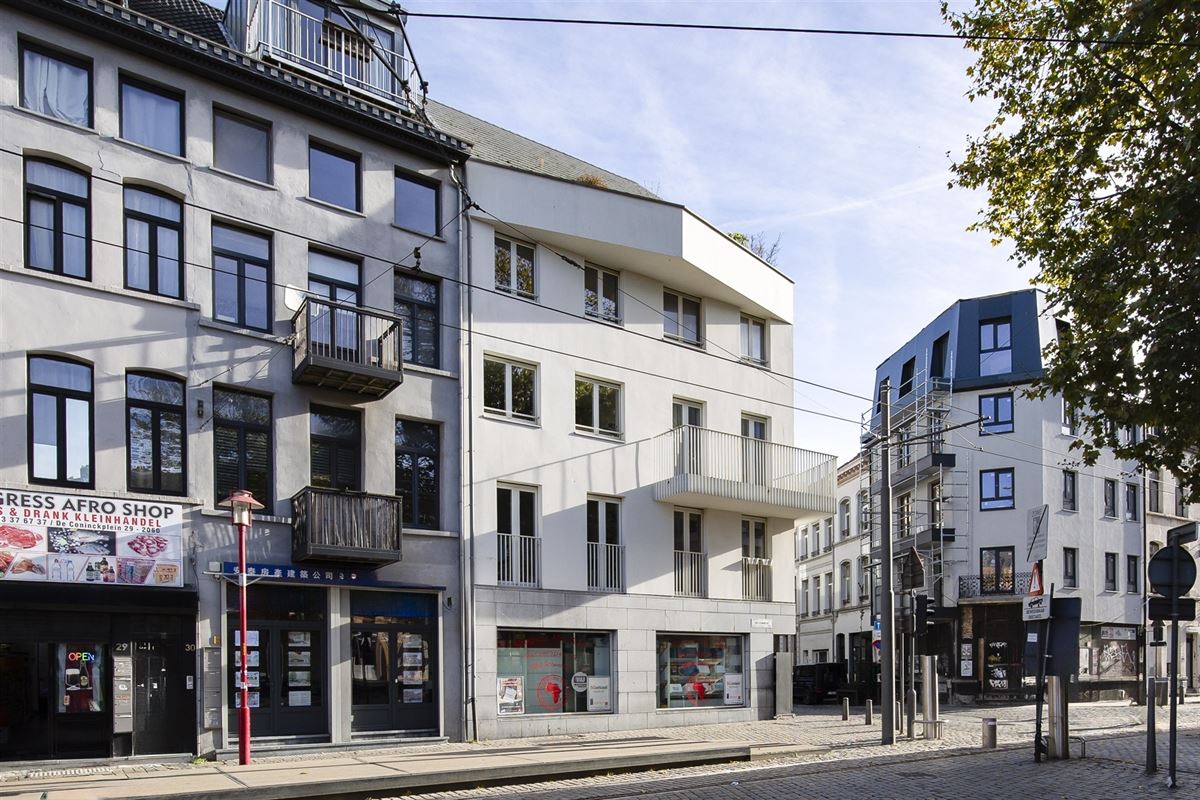 Prachtige woning met 3 slk en groot terras aan levendig plein