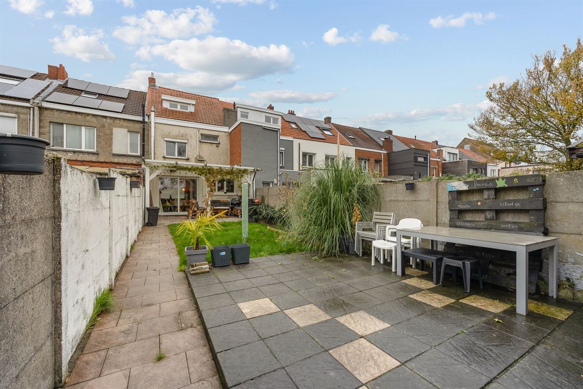 Woning met 4 slaapkamers op rustige ligging