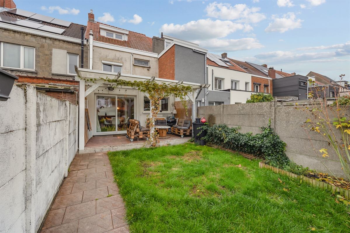 Woning met 4 slaapkamers op rustige ligging