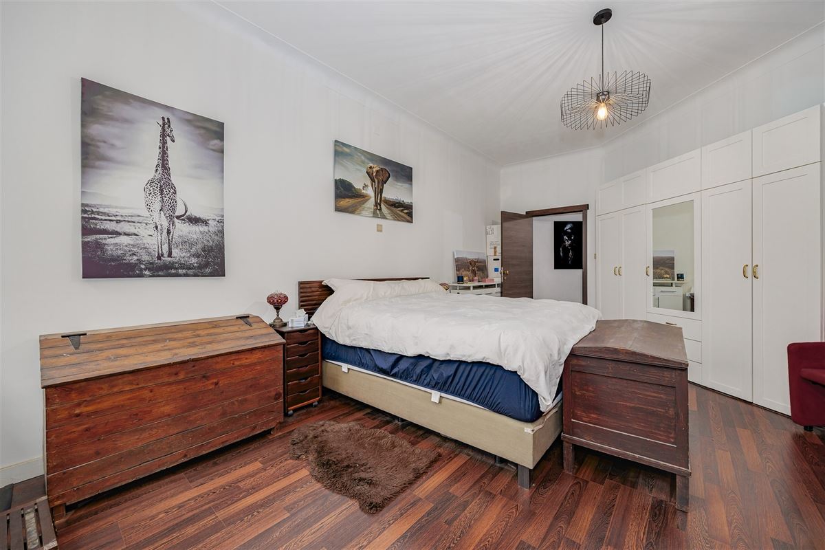 Perfect instapklaar appt met 2 slk + 2 badk vlakbij het Station