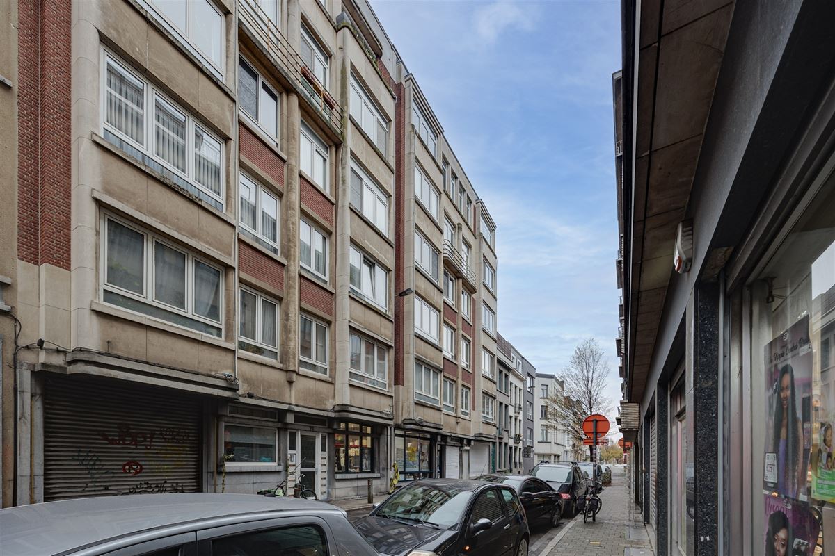 Perfect instapklaar appt met 2 slk + 2 badk vlakbij het Station