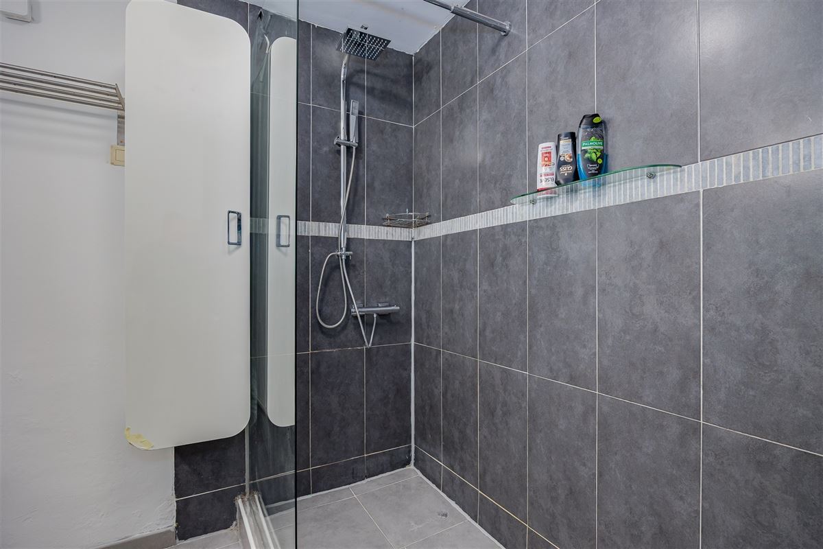 Zeer ruim en licht 3 slk appt met terras