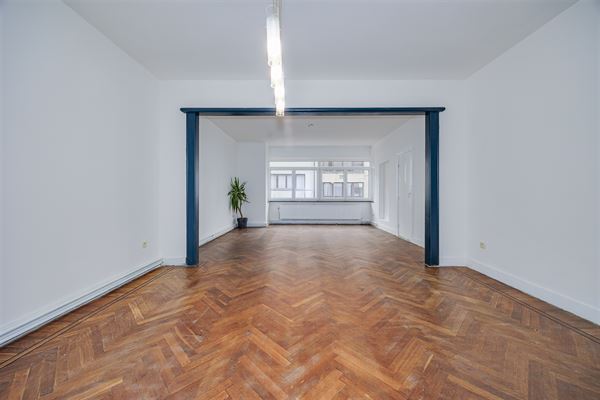 Zeer ruim en licht 3 slk appt met terras