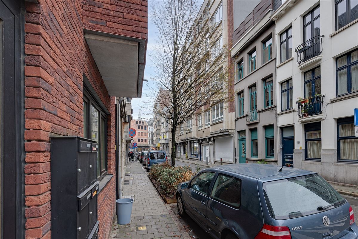 Perfect instapklaar appt met 2 slk + 2 badk vlakbij het Station