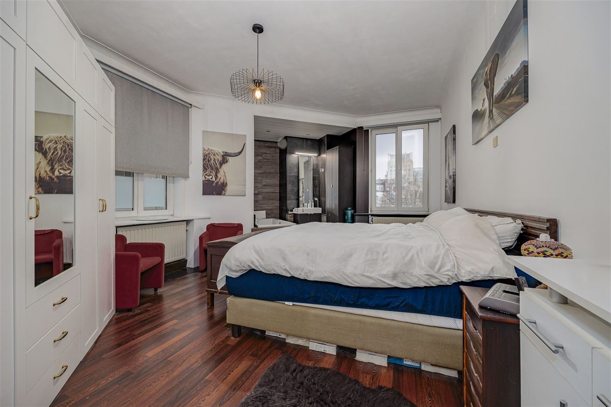 Perfect instapklaar appt met 2 slk + 2 badk vlakbij het Station