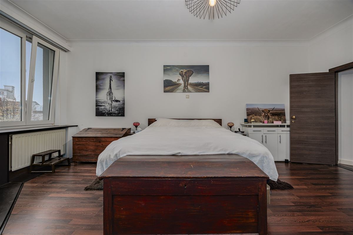 Perfect instapklaar appt met 2 slk + 2 badk vlakbij het Station