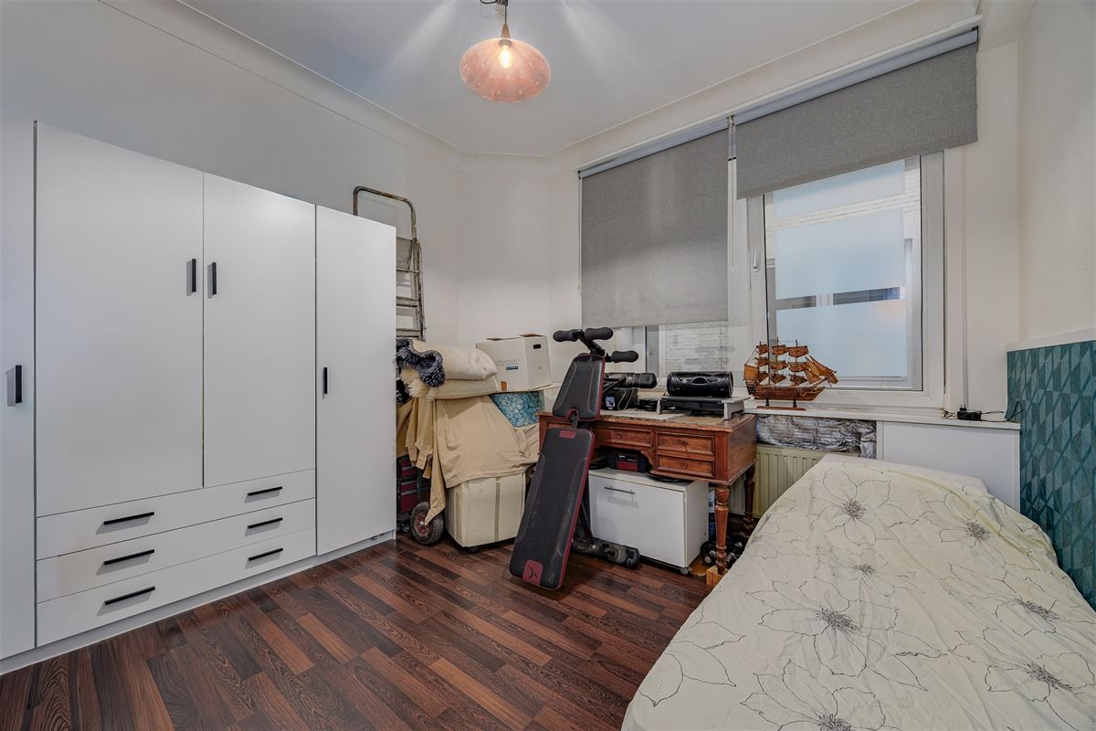 Perfect instapklaar appt met 2 slk + 2 badk vlakbij het Station