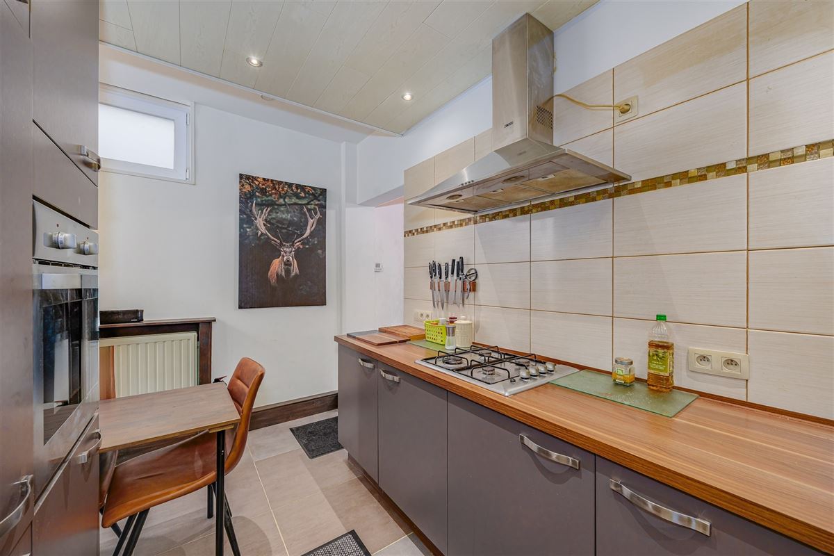 Perfect instapklaar appt met 2 slk + 2 badk vlakbij het Station