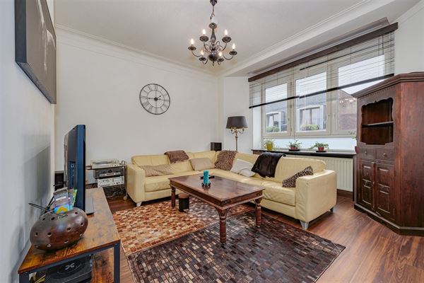 Perfect instapklaar appt met 2 slk + 2 badk vlakbij het Station