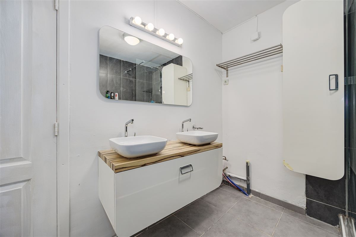 Zeer ruim en licht 3 slk appt met terras