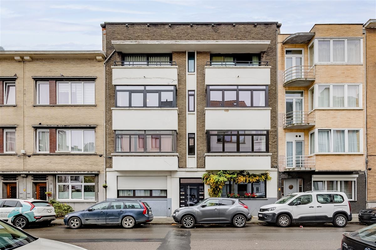 Zeer ruim en licht 3 slk appt met terras