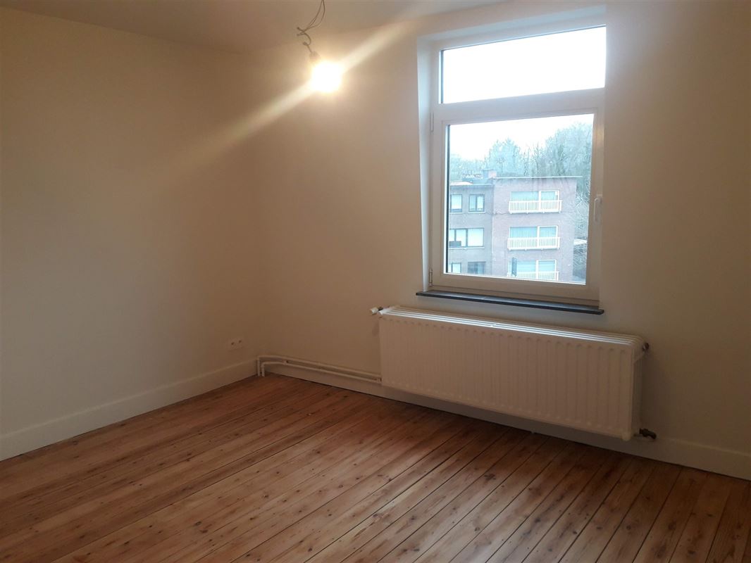 Handelspand met appartement gelegen te Ranst