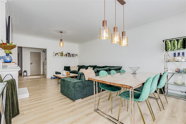 Ruim appartement met 3 slpk en garagebox te Wilrijk