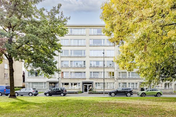 Ruim appartement met 3 slpk en garagebox te Wilrijk