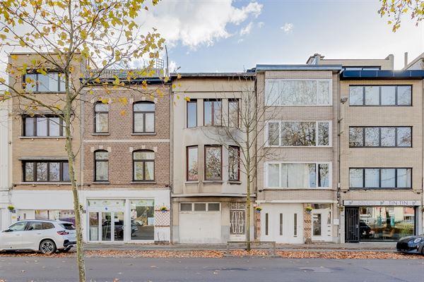 Te renoveren woning met 4 - 5 slk en garage