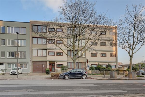 Gerenoveerd 2 slpk appartement met een rustig terras op Linkeroever!