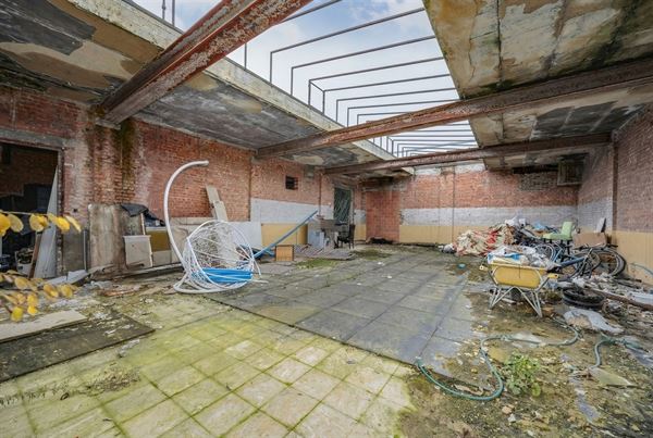 Instapklaar huis met magazijn in het centrum