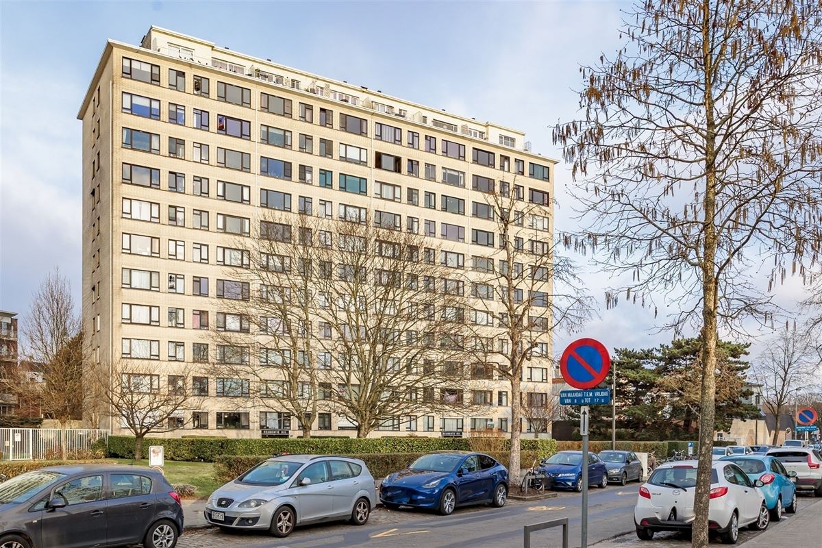 Appartement met 2 slaapkamers en terras. Parking mogelijk.