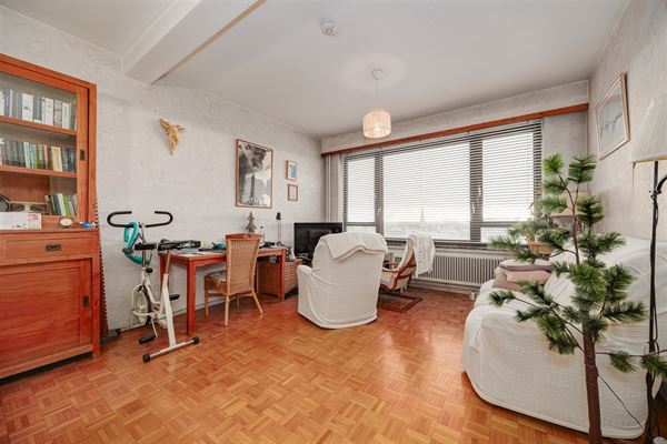 Appartement met 2 slaapkamers en terras. Parking mogelijk.