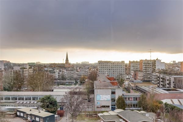 Appartement met 2 slaapkamers en terras. Parking mogelijk.