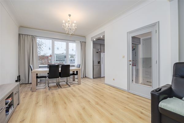 Lichtrijk 2-slaapkamerappartement met vergund dakterras in Mortsel