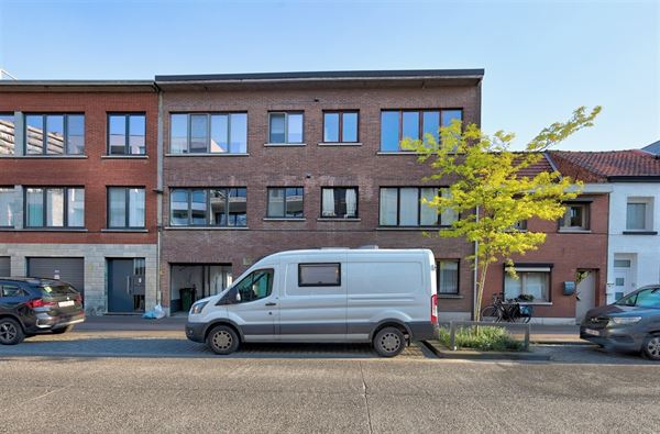 Leuk 2-slaapkamer appartement met terras en garagebox in Wilrijk