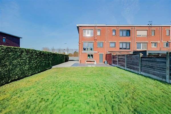 Ruime HOB met 3 slaapkamers, garage en Z-tuin.