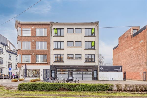 Lichtrijk appartement met terras vlakbij Harmoniepark