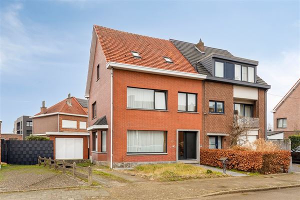 Karaktervolle halfopen bebouwing in rustige woonwijk
