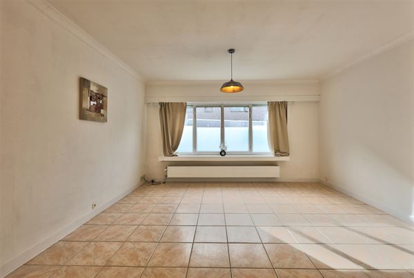 Gelijkvloers appartement met 4 slaapkamers en tuin in centrum Wilrijk