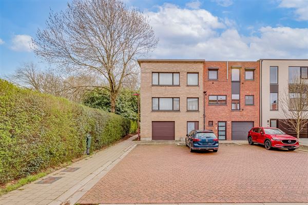 Ruime en lichte bel-étage met 3-4 slk in een rustige woonwijk in Kontich