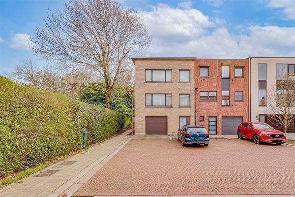 Ruime en lichte bel-étage met 3-4 slk in een rustige woonwijk in Kontich