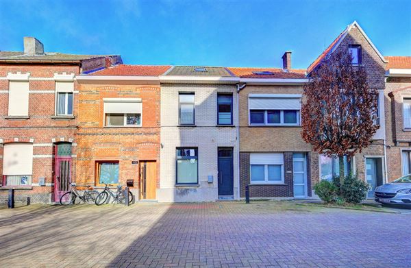 Instapklare woning met zonnige tuin in Sint-Niklaas