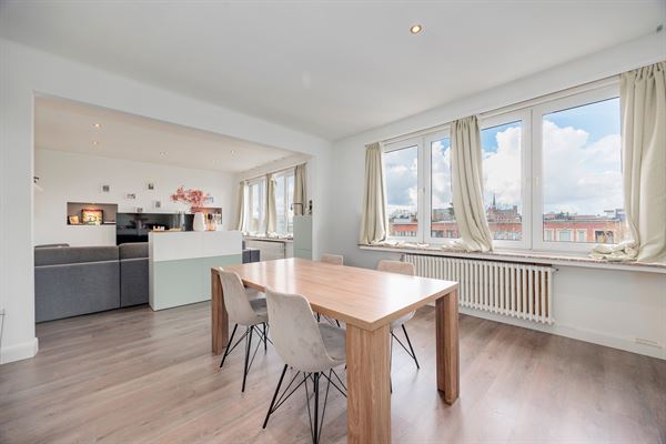 Instapklaar 2 slaapkamer appartement in Berchem