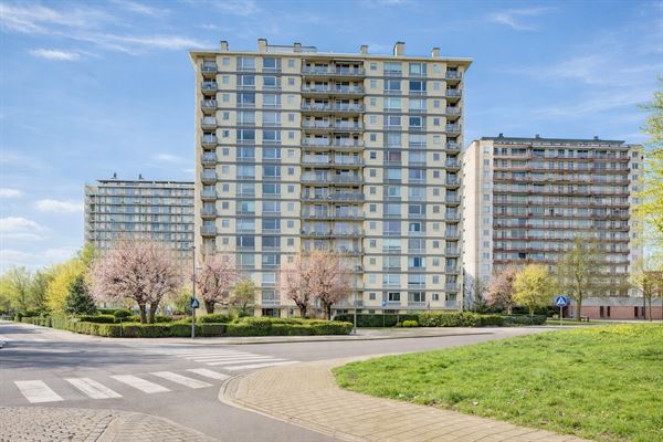 Appartement met 2 slaapkamers, terras + parking mogelijk