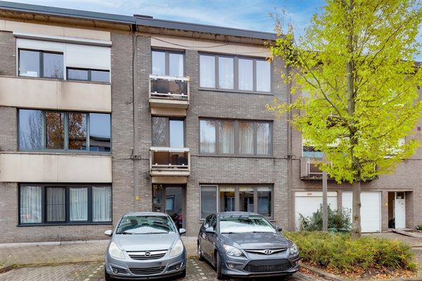 Instapklaar 2 slk appartement met terras te Mortsel