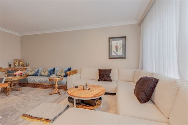 Instapklaar 2 slk appartement met terras te Mortsel