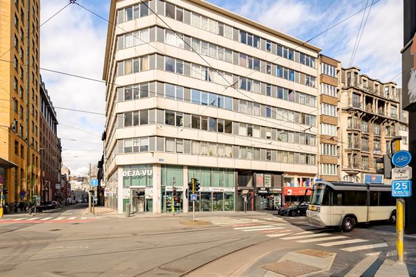 Instapklaar verhuurd appt met 2 slk vlakbij het Centraal Station