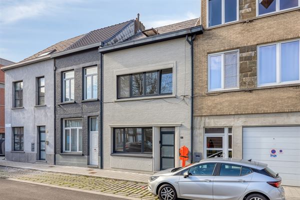Ruime kangoeroe woning met 5 slk + 2 badk + terras in Lier